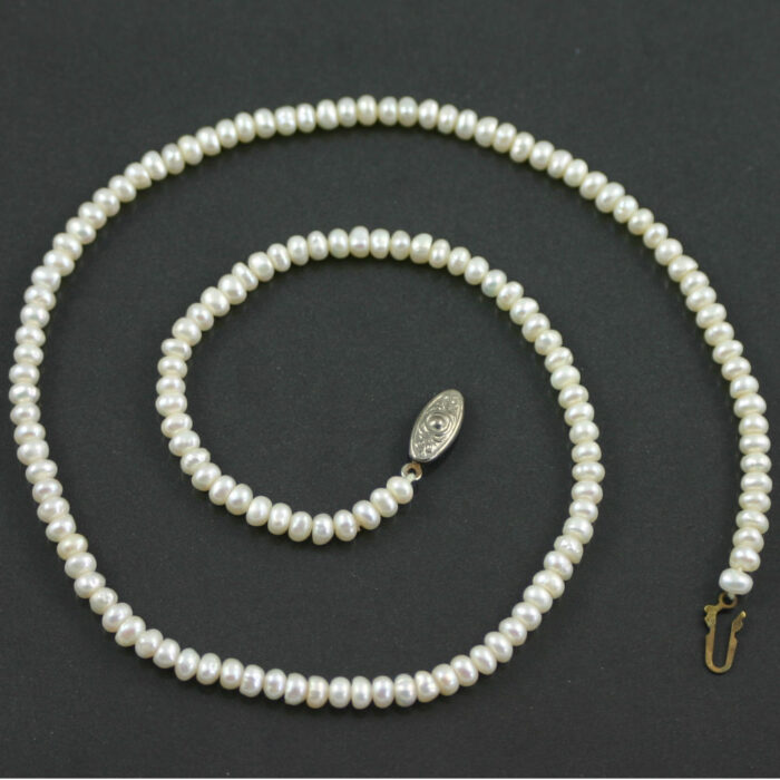 Single strand freshwater pearl necklace circa 1950s