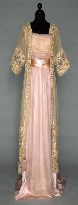 Art Nouveau 1890 to 1915 - dress