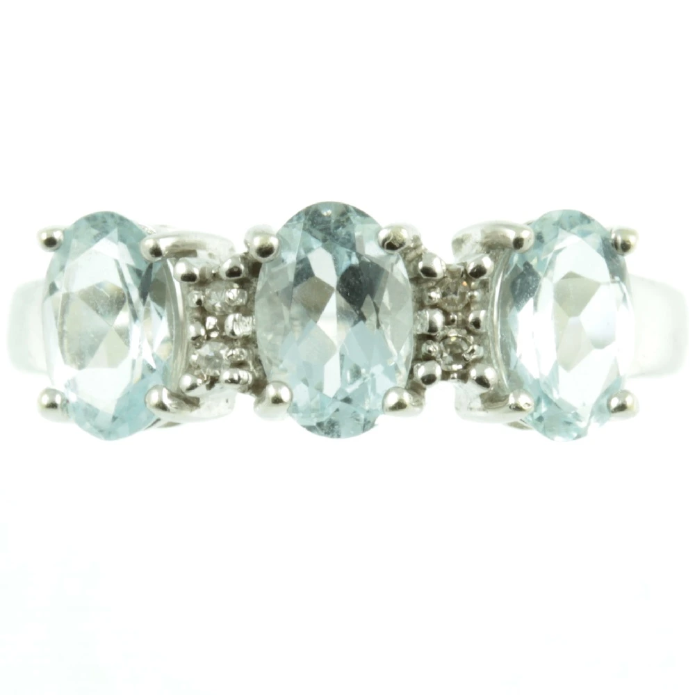 Vintage Three Stone Aquamarine Ring