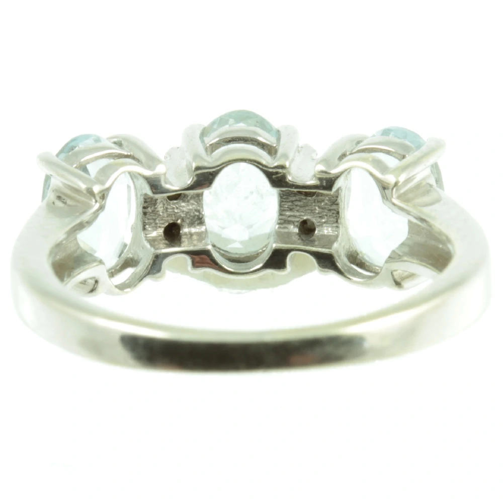 Three stone aquamarine ring - inside view