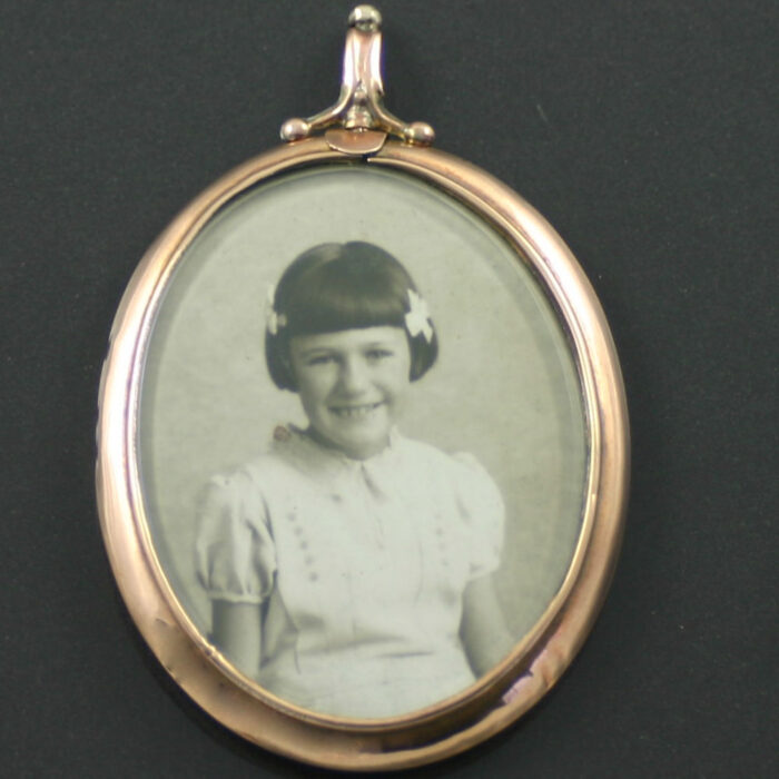 Victorian 9ct gold picture frame