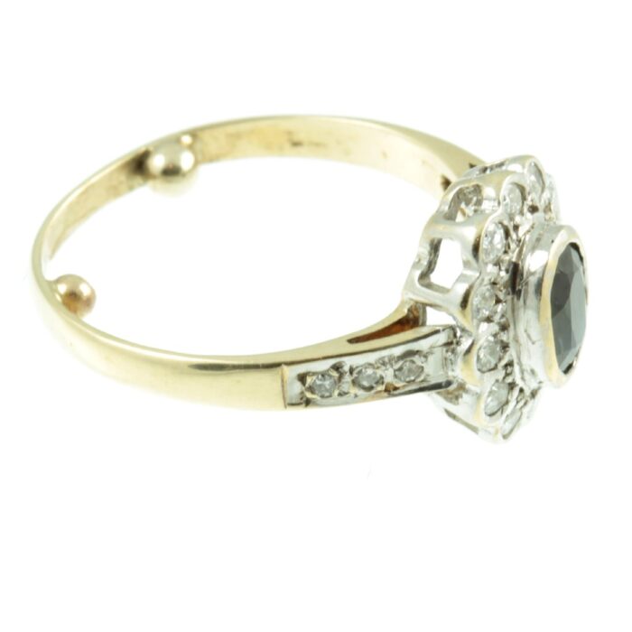 Beautiful 9 carat gold sapphire and diamond ring