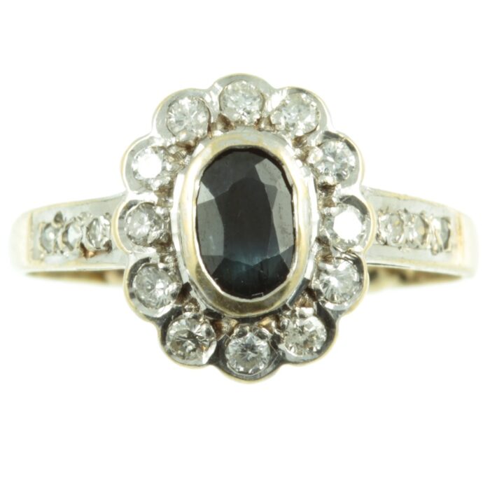 Stunning 9 carat gold - Sapphire and diamond ring