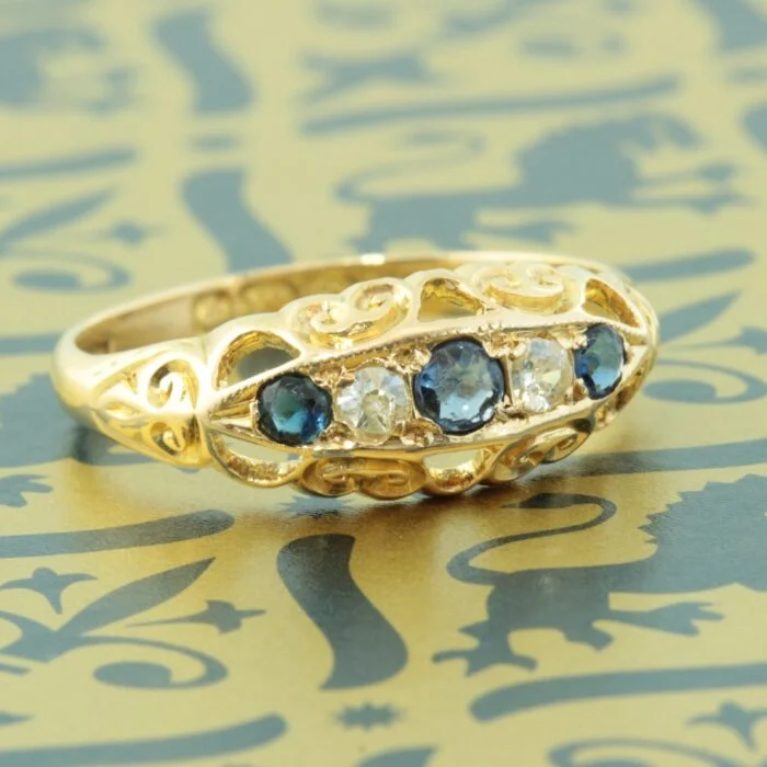 18ct Gold Sapphire and Diamond Ring IMG 6854