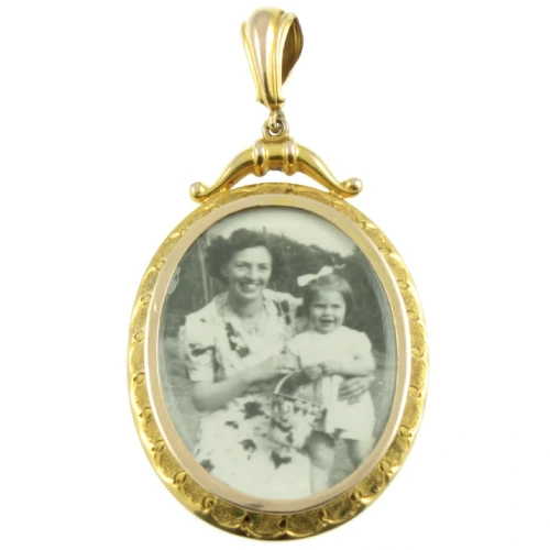 Retro 9ct Gold Oval Picture Locket