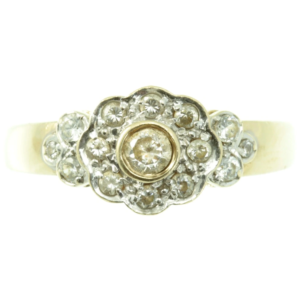 Vintage 9ct gold diamond cluster ring