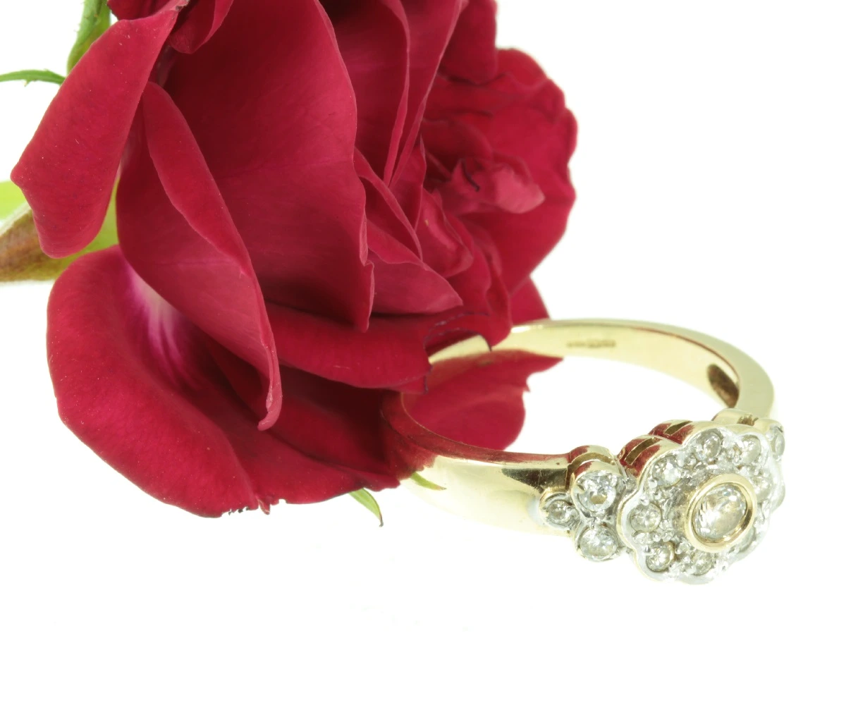 Vintage 9ct gold diamond ring