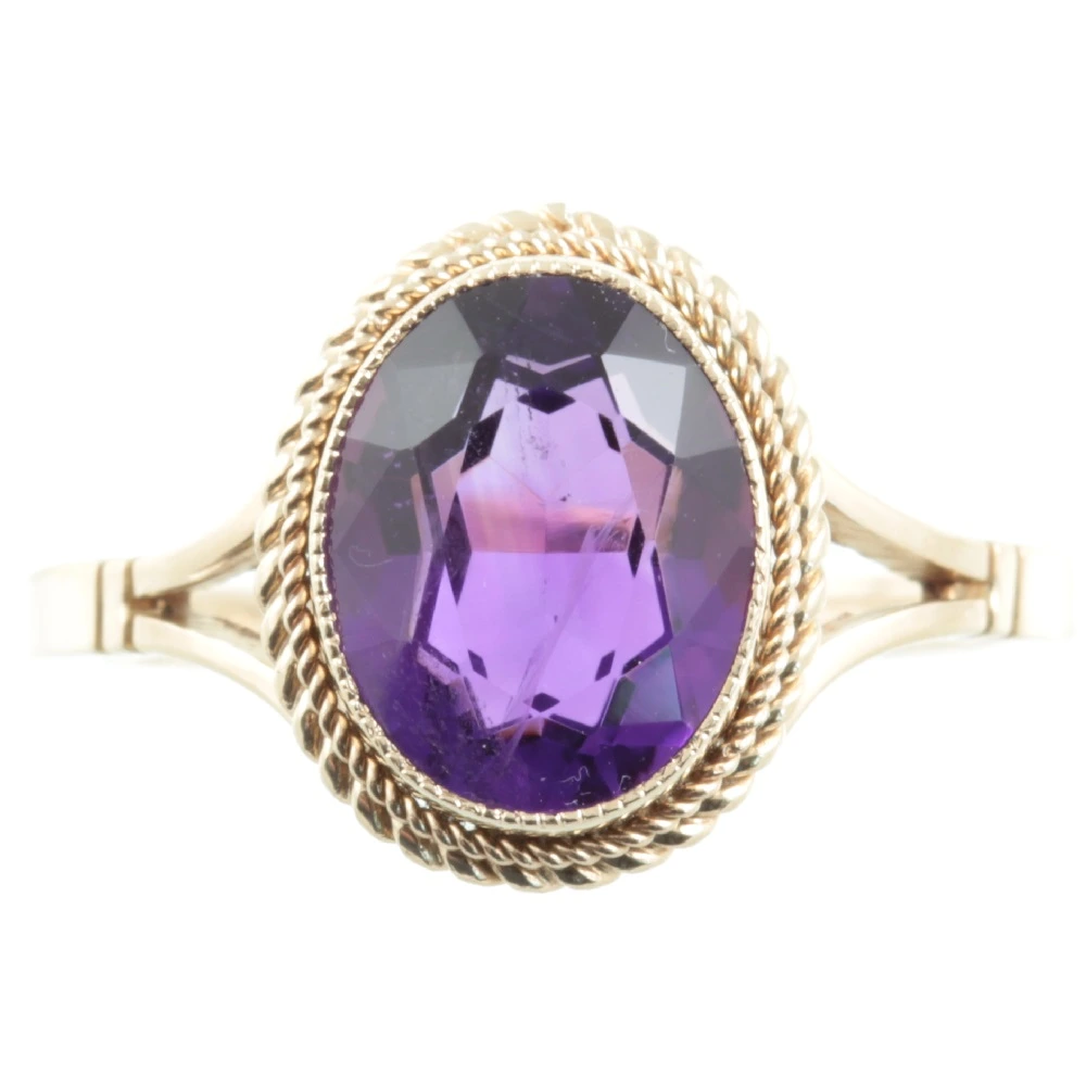 9ct Gold Vintage Amethyst ring