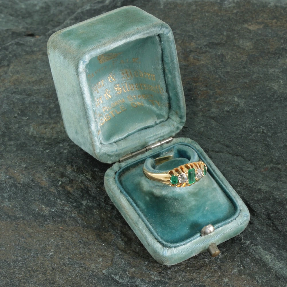 18ct gold Emerald and Diamond ring