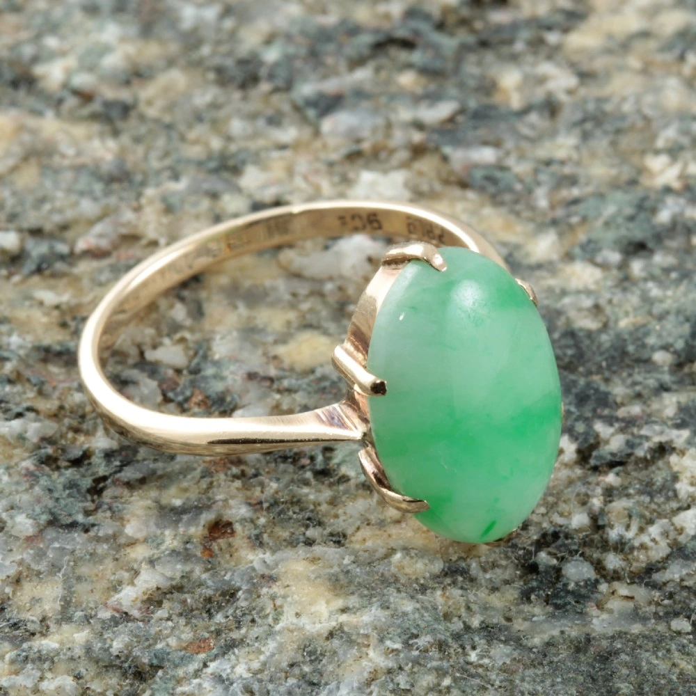 1930s 9ct gold jade ring