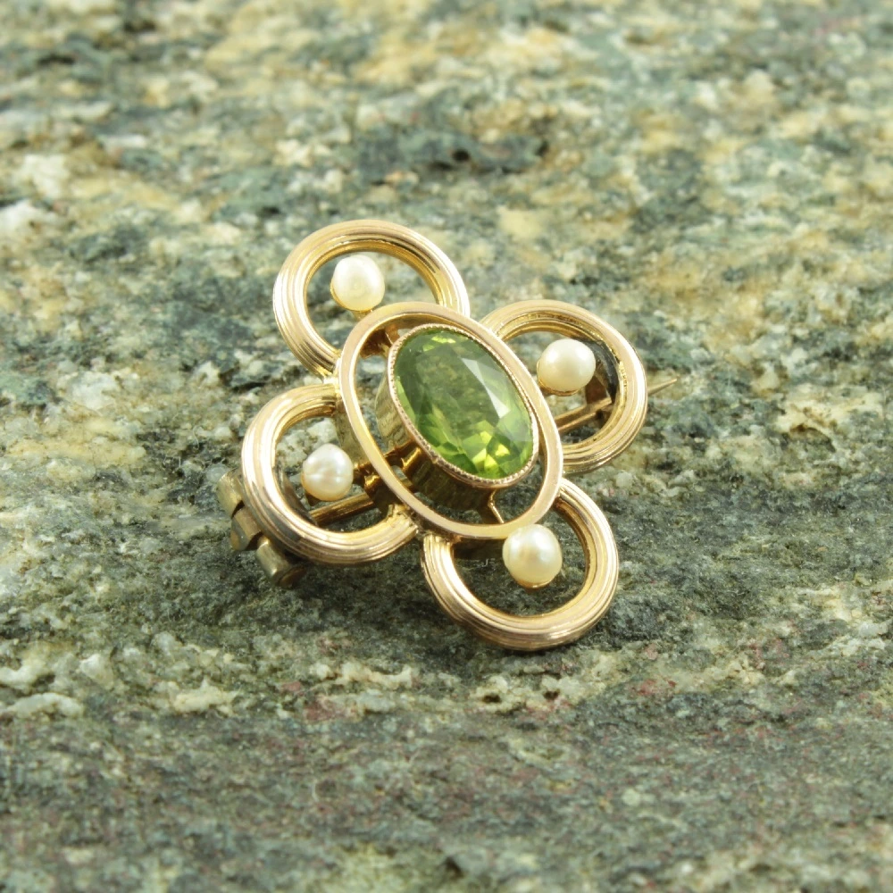 Edwardian 9ct gold, Peridot and Pearl brooch
