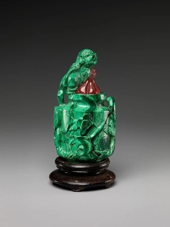 Malachite Snuff bottle with lion