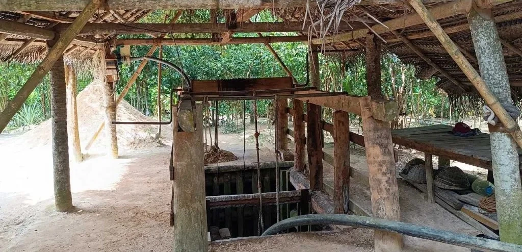 Moonstone Mine located in Sri Lanka Moonstone Mine located in Sri Lanka