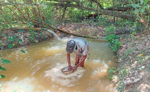 Moonstone Mining in Sri Lanka