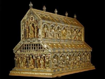 the shrine of the three kings in cologne cathedral